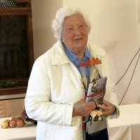 Nagrado je osebno prevzela le Slava Dragolič  iz Postojne, ki  je 
žirijo prepričala  z lutkovno igrico Človeška ribica in  hrošček. 