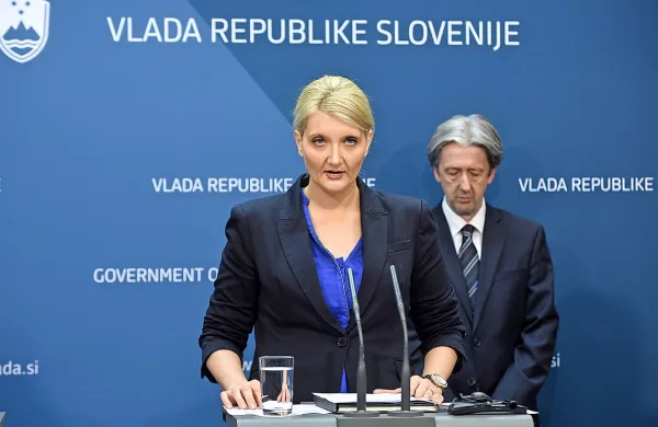 Ministrica Vesna Györkös Žnidar se je z madžarskim 
kolegom dogovorila, da se bosta sosednji državi vnaprej 
dogovorili o vsakem  dodatnem ukrepu na meji. 