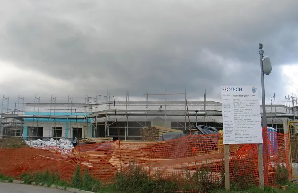 Ob bistriški osnovni šoli raste nov vrtec.