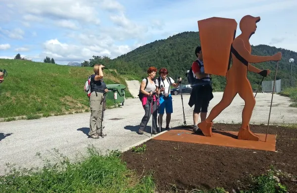Na vodenih pohodih vodniki udeležencem pripovedujejo  številne  zgodbe in legende, ki so  
povezane z določenim okoljem. 
