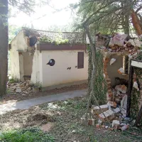 Bager je obgrizel vse Maonine bungalove v Fiesi