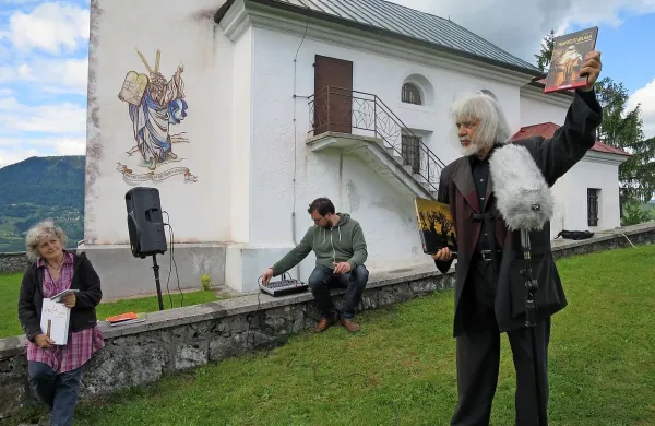  Ljuben Dimkaroski na koncertu ob 20. obletnici najdbe 
nendertalčeve piščali v Šebreljah.