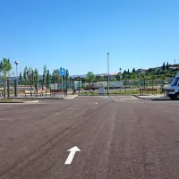 Na parkirišču v Kopru je prostora za 28 avtodomov, večina mest je bila poleti zasedenih, kar nekaj avtodomarjev se ustavi tudi 
v teh dneh. 