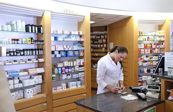 V vseh lekarnah so za e-recept usposobili vse farmacevte, ki 
izdajajo zdravila na recepte.  