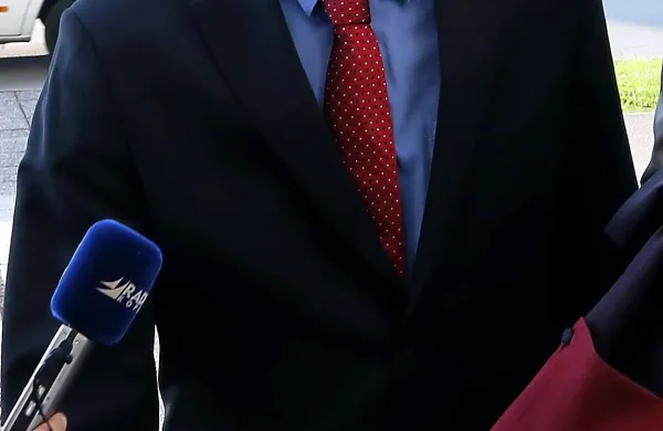 Robert Pistotnik, lastnik podjetja Sintal, zaradi razžalitve terja 
25.000 evrov odškodnine. 