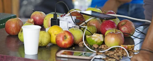 Bananin &scaron;trudl in kus-kus z jabolki