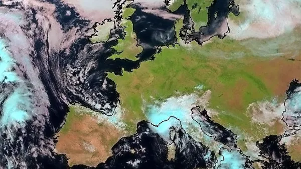 Od severozahoda se je včeraj približeval bolj vlažen zrak