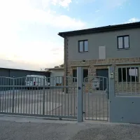 Del zadružnega doma v Sočergi, ki je v lasti kaskaderja Roka 
Cvetkova. 