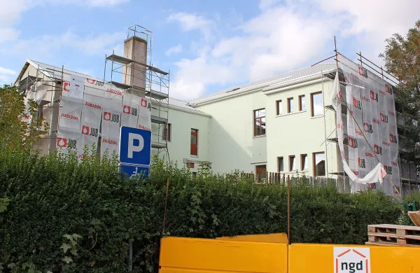V pivškem vrtcu (na fotografiji je enota Mavrica, kjer trenutno 
zaključujejo energetsko sanacijo) bodo za oskrbnino vrtca 
odpisali 1000  evrov dolgov.