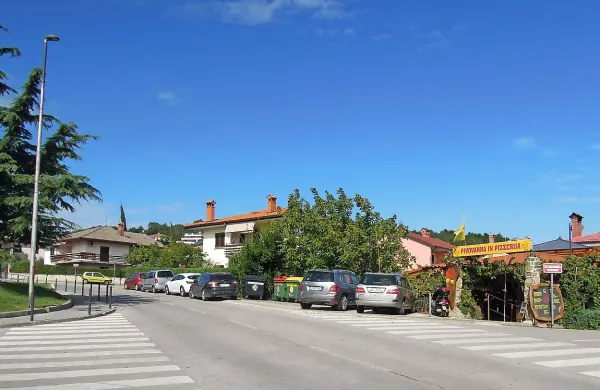 Najemnik pivovarne in picerije San Nicolo si želi parkirišča za 
svoje stranke.