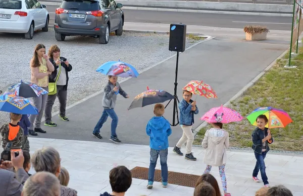 V Mirnu so slovesno  zaključili večmilijonsko naložbo -  
urejanje kanalizacije v  Orehovljah in Mirnu  v okviru projekta 
centralne čistilne naprave ob Vrtojbici.