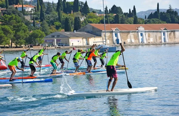 Start državnega prvenstva v idealnih razmerah za veslanje.