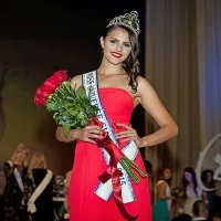 Miss Universe Slovenije 2015 je Ana Haložan iz Slovenskih 
Konjic.