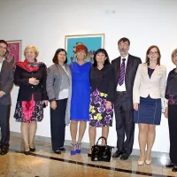 Majda Cencič (v sredini v modrem) s svojimi kolegi akademiki.