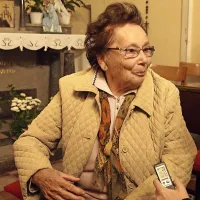 Domačinka Cvetka Mikolavčič je vesela, ko v vasi vidi vse več 
mladih in njihovih otrok.  