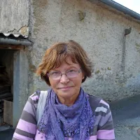 Majda Radovac: “Voznik avtobusa se z otroki, ki 
se vračajo iz šole, včasih raje zapelje kar do 
Sočerge, tam obrne in nato pride nazaj v Lukine.”  