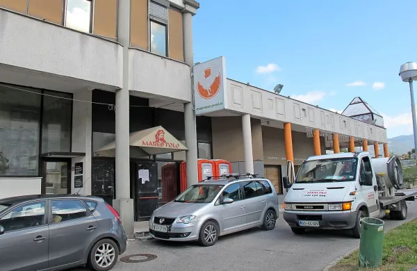 Diskoteko Marco Polo bo občina prodala, saj s prostori nima 
kaj početi in obenem potrebuje denar. Da jo namerava kupiti, 
je že napovedal lastnik restavracije Borut Lozej. 