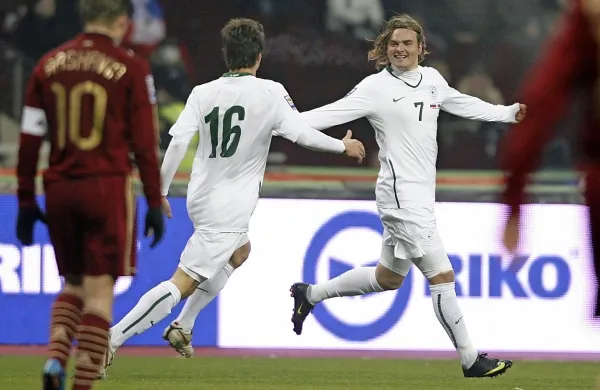 Slovenska reprezentanca (v belih dresih) je zadnjič zaigrala v 
dodatnih kvalifikacijah leta 2009, ko je v na poti na svetovno 
prvenstvo leto kasneje izločila Rusijo. 
