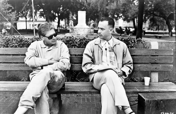 Robert Zemeckis (levo) in Tom Hanks na snemanju filma 
Forrest Gump leta 1994.