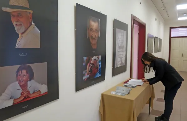  Razstava fotografskih portretov bo v cerkljanskem muzeju na 
ogled ves oktober.