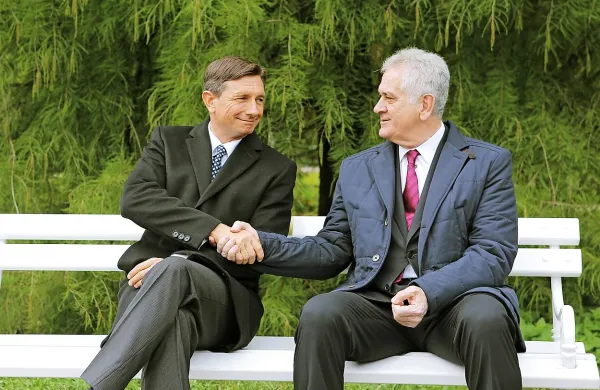Tomislav Nikolić (desno) in Borut Pahor sta v parku Tivoli 
odprla klopco miru.
