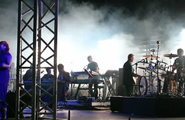 Trip hop zasedba Massive Attack se bo prihodnje leto po 
petih letih opravila na turnejo po rodni Veliki Britaniji, podaljšala pa jo bo tudi v Evropo.

