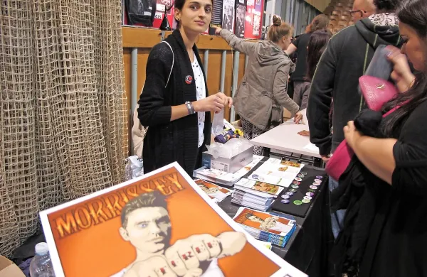 Morrissey na koncertih  obiskovalce prosi,   naj v dvorane ne 
vnašajo mesnih jedi. Da bi bili bolje obveščeni, za kaj se bori, 
je poleg stojnice s koncertnimi majčkami vselej tudi prostor  
za izobraževalne letake raznih živalovarstvenih organizacij. 
Pri nas se mu je med drugim pridružilo slovensko vegansko 
društvo.