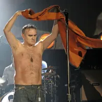  Morrissey je odvrgel srajco in med poslušalci sprožil ravsanje.