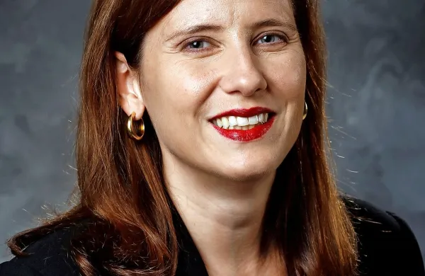 Angie Drobnic Holan, urednica PolitiFact.com: 
”Najpogosteje smo preverjali verodostojnost izjav 
Baracka Obame. 48 odstotkov njegovih izjav drži 
ali večinoma drži. 27 odstotkov jih deloma drži, 26 
odstotkov pa jih je bilo ali večinoma napačnih, 
napačnih ali pa je šlo za popolne laži.”