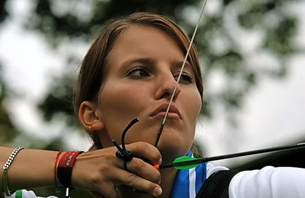 Ana Umer evropska prvakinja z ukrivljenim lokom