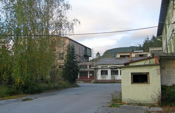 Namesto starih, večinoma opuščenih stavb naj bi v nekdanjem Toku zrasla stanovanja in morda vrtec.