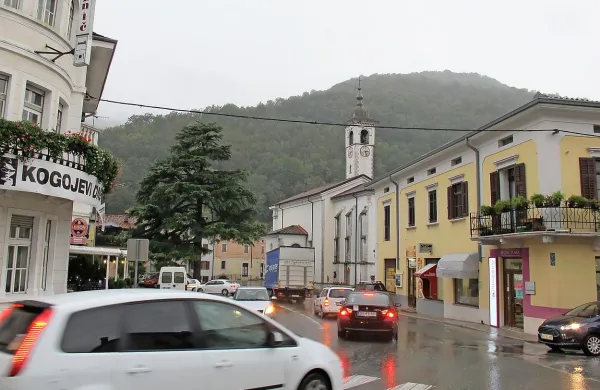 Občina bi z obvoznico tranzitni promet speljala iz centra Kanala. A nekateri so prepričani, da trasa ni prava.  