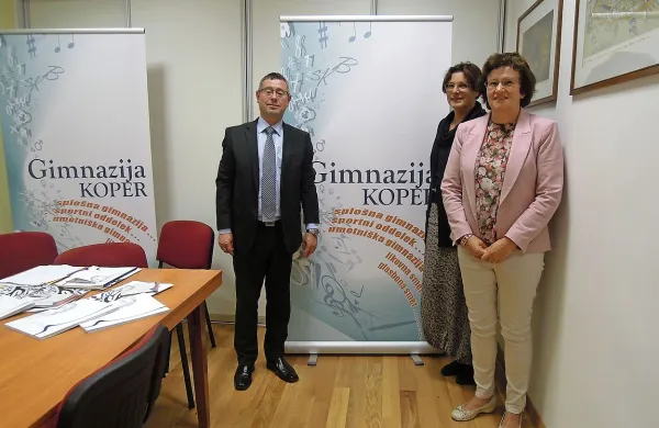 Ravnatelj Bruno Petrič, pedagoška koordinatorica Barbara 
Dobrila in profesorica slovenščine Ines Cergol te dni vabijo na 
pester nabor dogajanj ob 70-letnici Gimnazije Koper.