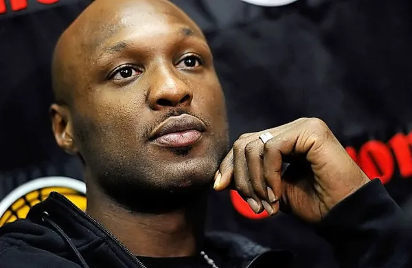 Lamar Odom je imel težko otroštvo, oče je bil heroinski 
odvisnik, po smrti matere zaradi raka pri 12 letih ga je vzgajala 
babica. Iz prejšnje zveze ima dva otroka hčerko Destiny in 
sina Lamarja mlajšega, tretji otrok Jayden je umrl med 
spanjem, star le pol leta.
