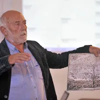 Peter Hawlina na mesečnem srečanju Slovenskega rodoslovnega društva. 