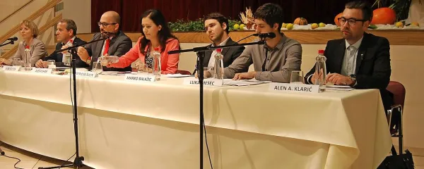Na razpravi so sodelovali (z leve): Tanja Strniša, Igor Šoltes, 
Aleš Kuhar, Patricija Šulin, Marko Balažic, Luka Mesec in Alen 
A. Klarić.