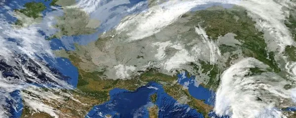 Nad našimi kraji še vztraja ciklonsko območje.