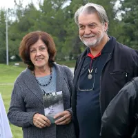 Umetnost miruje v kamnu, otroci skačejo na igri&scaron;ču