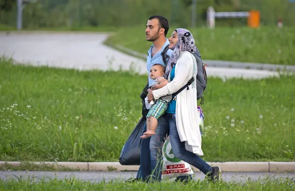 V nastanitvenih centrih po Sloveniji je po podatkih policije ob 
19. uri nastanjenih 2372 prebežnikov, ki so v državo prispeli 
na različnih vstopnih točkah iz Hrvaške. 