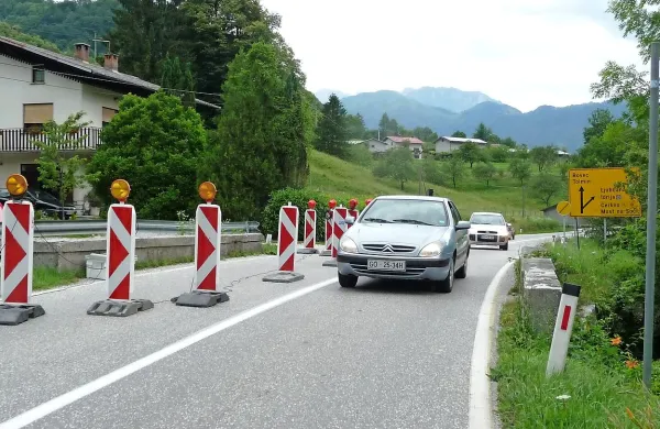 Morda pa delna zapora s semaforjem na glavni cesti po dolini 
Soče ne bo “dočakala” še ene turistične sezone.