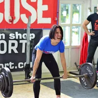 Galla Os zmagala v powerliftingu