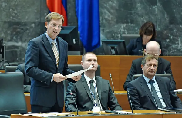 Premier Miro Cerar meni, da ne bo prišlo do zapore meje med 
Avstrijo in Nemčijo. 