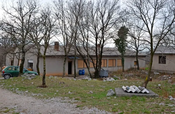  Nekdanji vojaški center naj bi kmalu  uporabljala  društva.  