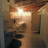 Kopalnica je čista, zahvala pa gre Romunki, ki skrbi za 
čistočo bungalovov.