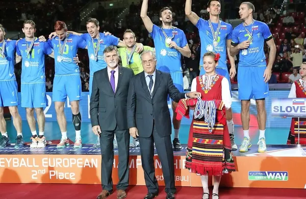 Odbojkarji so druga slovenska reprezentanca  v igrah z žogo s srebrnim odličjem okoli vratu.

