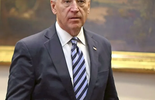 Podpredsednik ZDA Joseph Biden je danes pred Belo hišo 
naznanil Ameriki, da se ne bo potegoval za naslednika 
predsednika Baracka Obame.