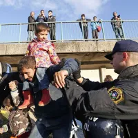 Primorske novice po poteh beguncev: v Rigoncih tabori&scaron;če pod milim nebom