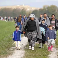 Primorske novice po poteh beguncev: v Rigoncih tabori&scaron;če pod milim nebom