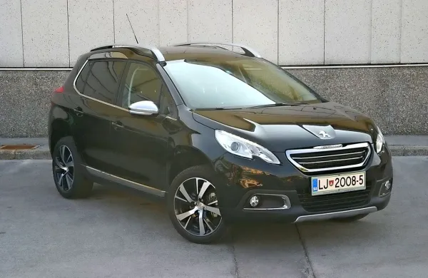 Peugeot 2008 je kljub temu, da je križanec, francosko 
eleganten.