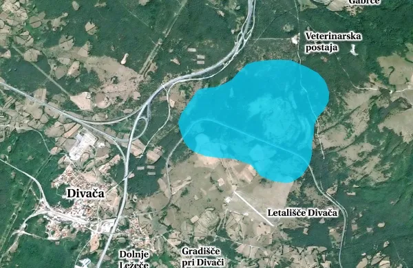 Na zemljevidu je z modro označeno območje na pobočju 
Vremščice, kjer bi (za zdaj še)  neznani investitorji zgradili 
pokrito smučišče za treninge tekmovalnih smučarjev in 
preživljanje prostega časa rekreativnih smučarjev.

  